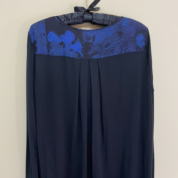 Elie Tahari 100% Silk, Printed Royal blue & black colour long sleeve blouse  M-L - Picture 10 of 10